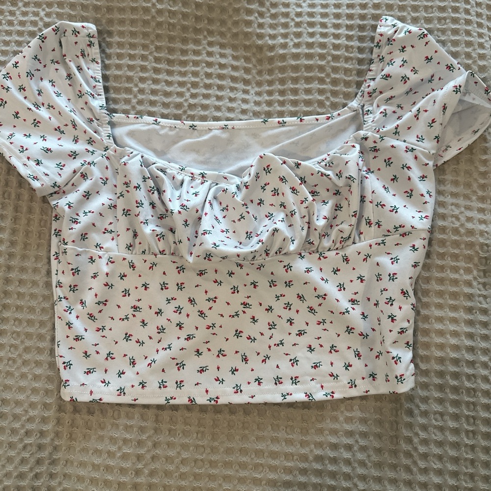 SHEIN White Floral Crop Top